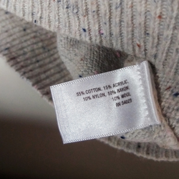 OLD NAVY PLUS Women's Relaxed V-Neck Tunic Sweater - Picture 2 of 5